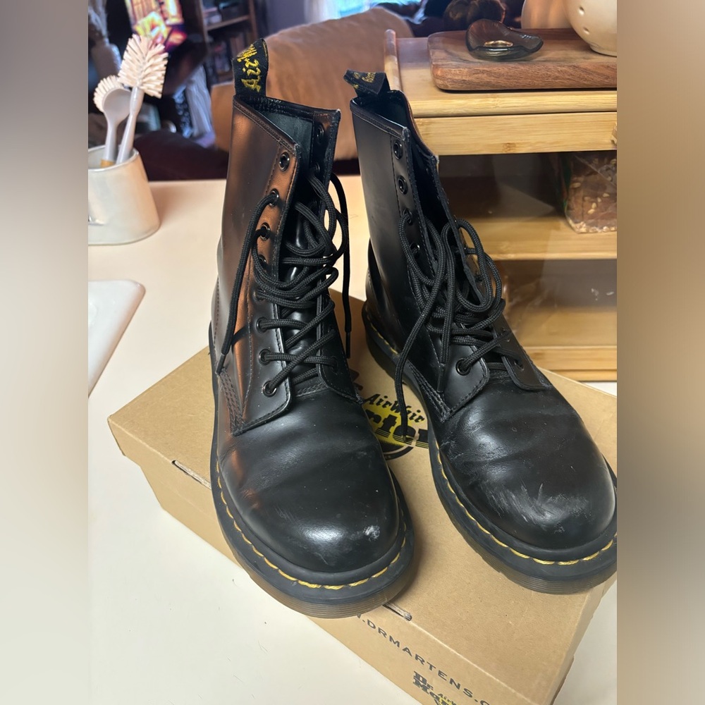 Great Dr. Martens, women’s size 9!